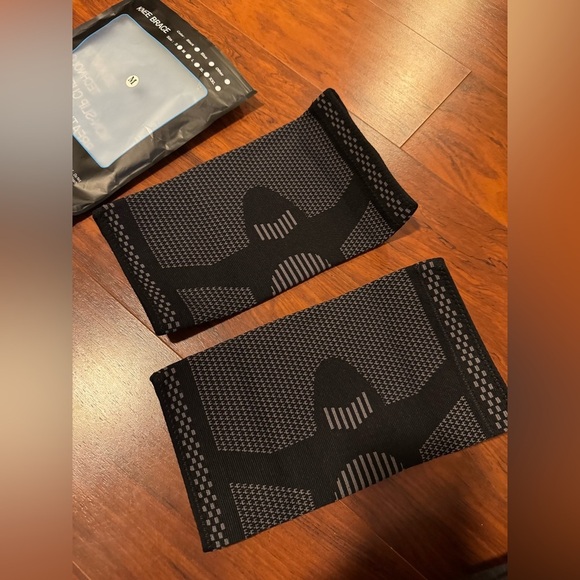 Knee brace size M - Picture 3 of 3